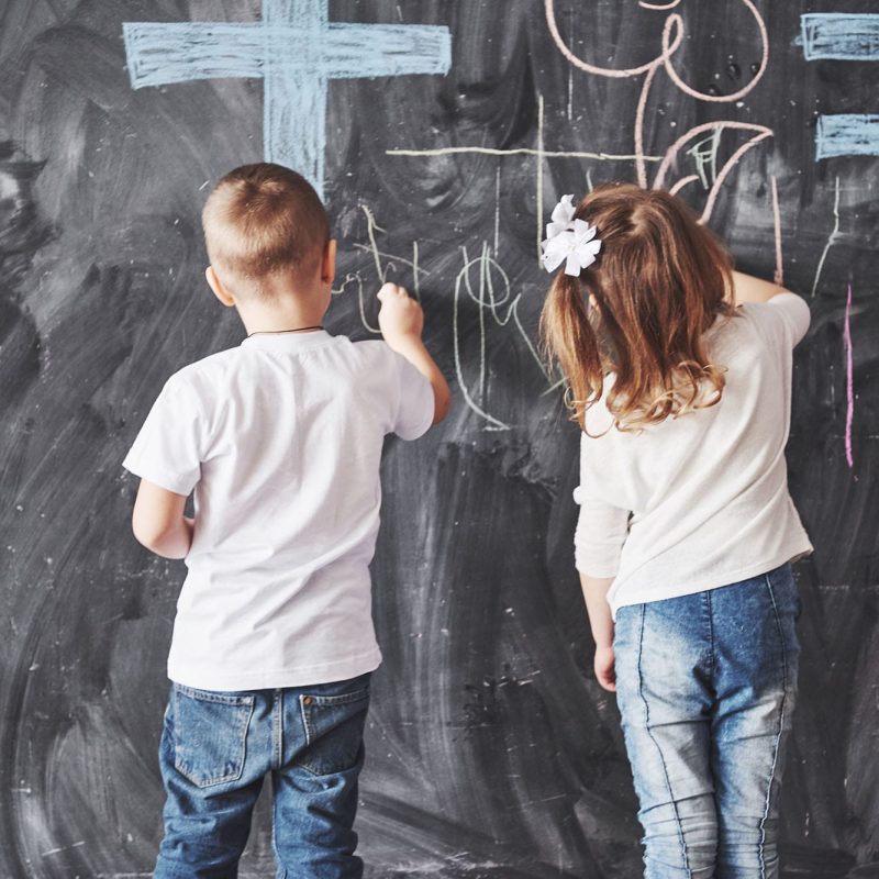 cute-little-girl-and-boy-drawing-with-crayon-color-2025-03-18-22-24-05-utc-2000px-min cute-little-girl-and-boy-drawing-with-crayon-color-2025-03-18-22-24-05-utc-2000px-min